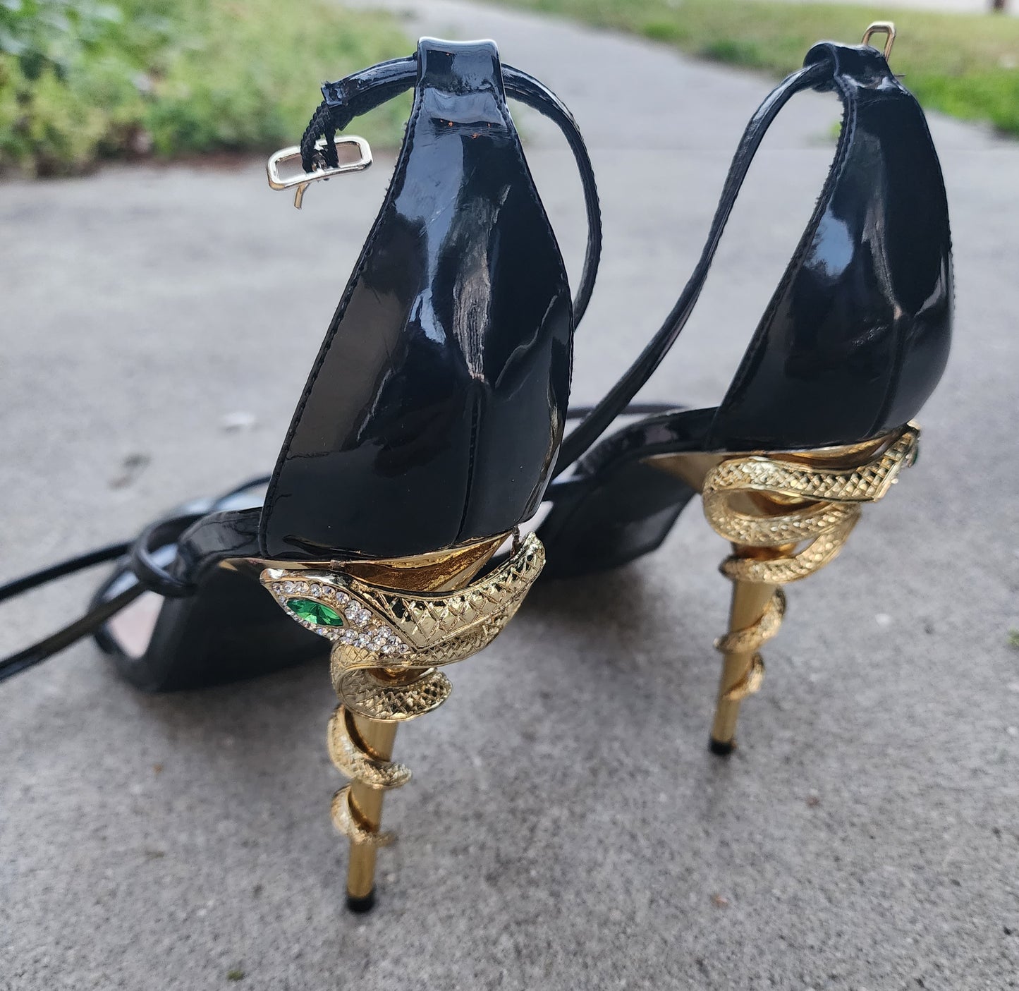 Shoe Dazzle Snake Heels