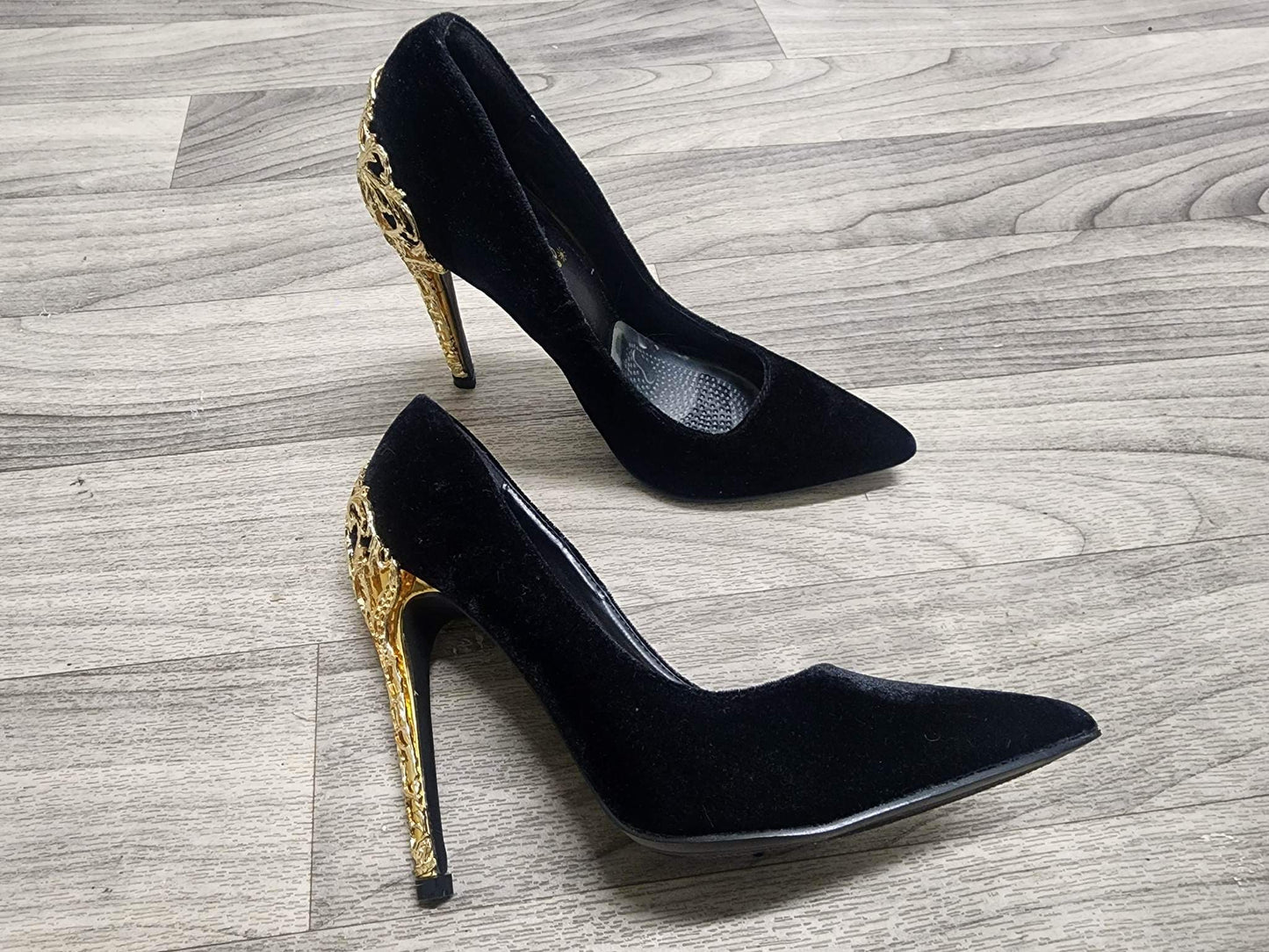 Shoe Dazzle Gold Detailed Heels