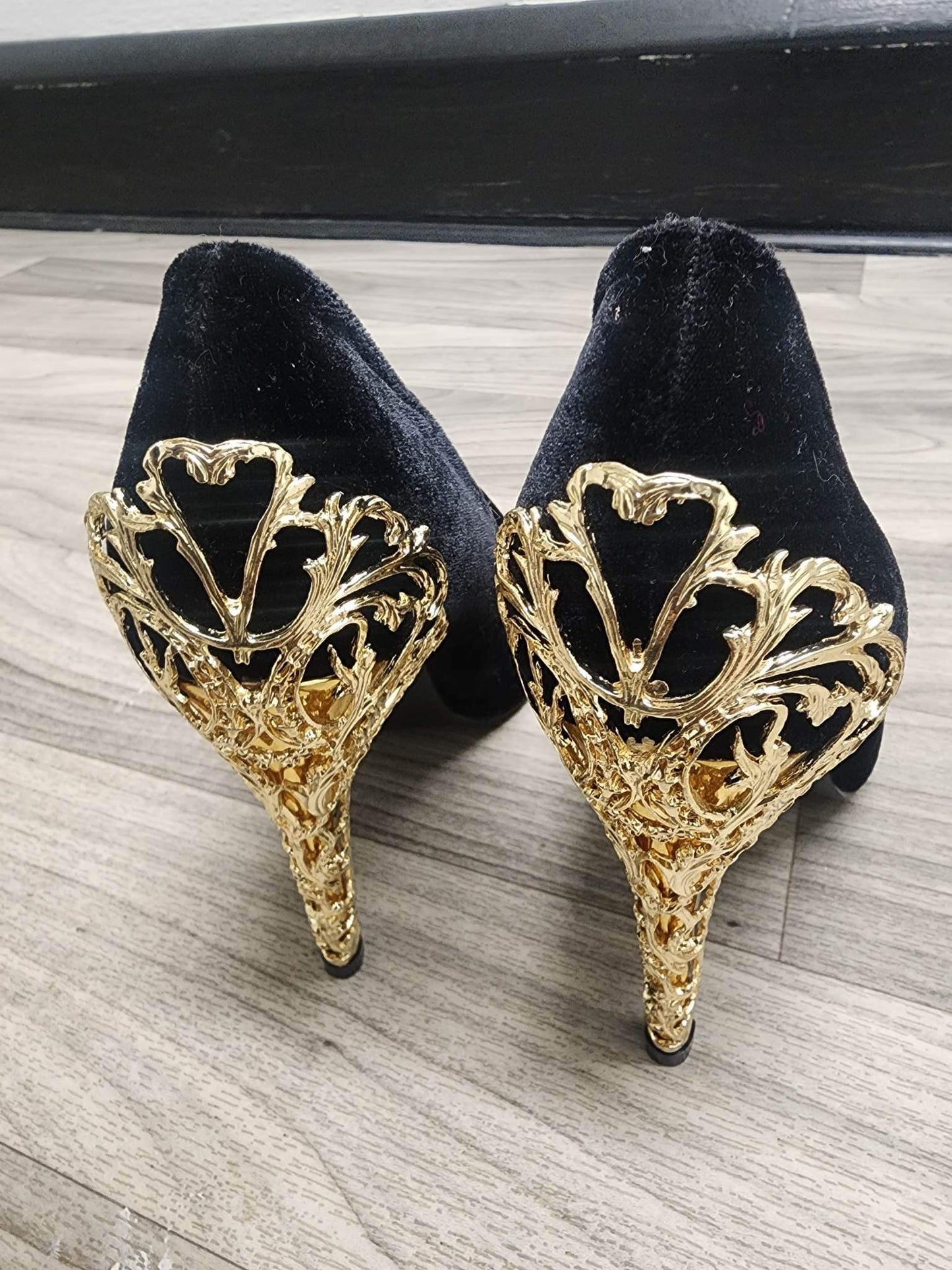 Shoe Dazzle Gold Detailed Heels